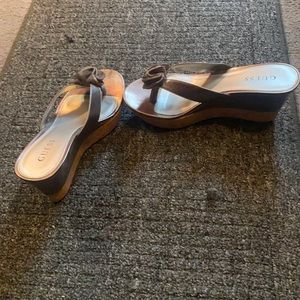 Pewter rose guess wedge flops